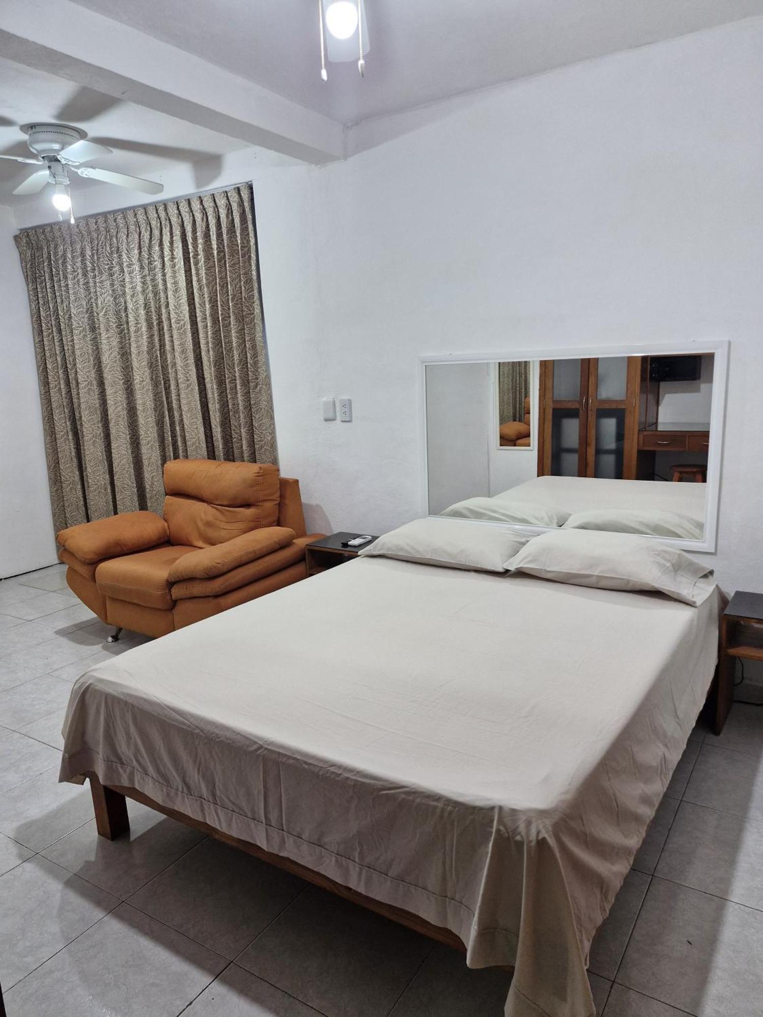 Las Margaritas Casa De Huespedes Apartment Канкун Екстериор снимка